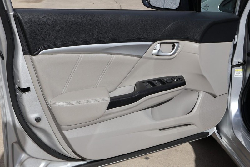 Honda Civic Hybrid Vehicle Full-screen Gallery Image 15