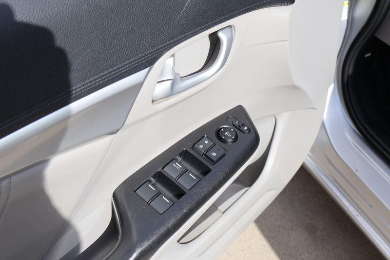 Honda Civic Hybrid Vehicle Full-screen Gallery Image 16