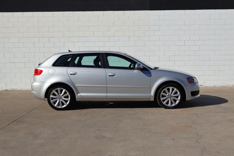 Audi A3 Vehicle Full-screen Gallery Image 04