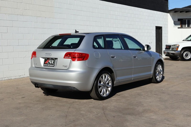 Audi A3 Vehicle Full-screen Gallery Image 05