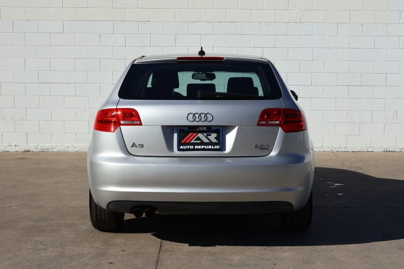 Audi A3 Vehicle Full-screen Gallery Image 06