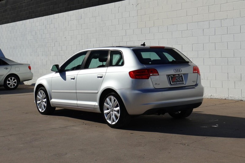 Audi A3 Vehicle Full-screen Gallery Image 09