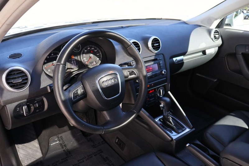 Audi A3 Vehicle Full-screen Gallery Image 16