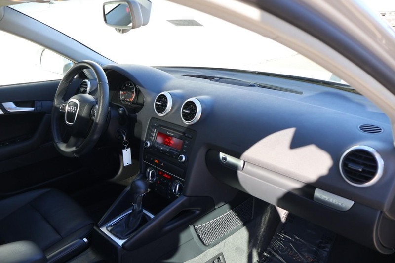 Audi A3 Vehicle Full-screen Gallery Image 21