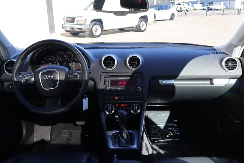 Audi A3 Vehicle Full-screen Gallery Image 24