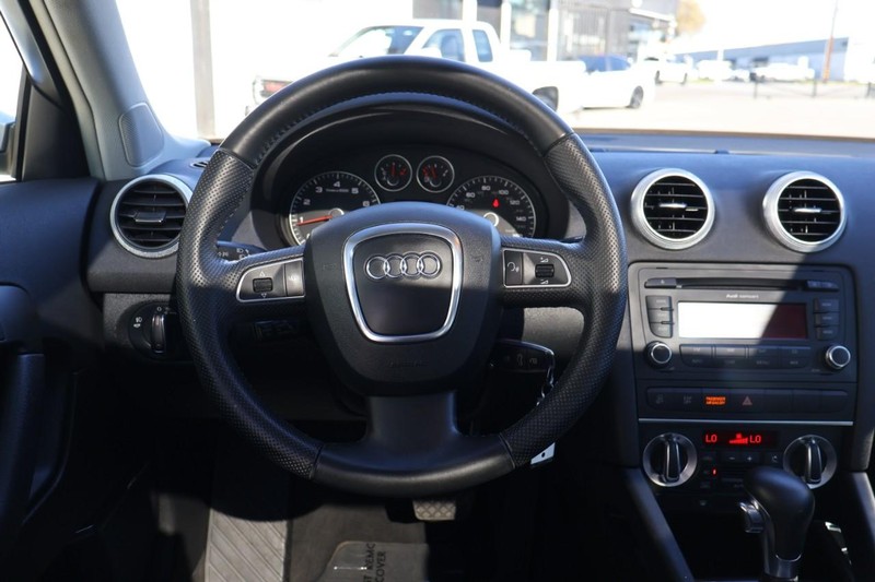 Audi A3 Vehicle Full-screen Gallery Image 26