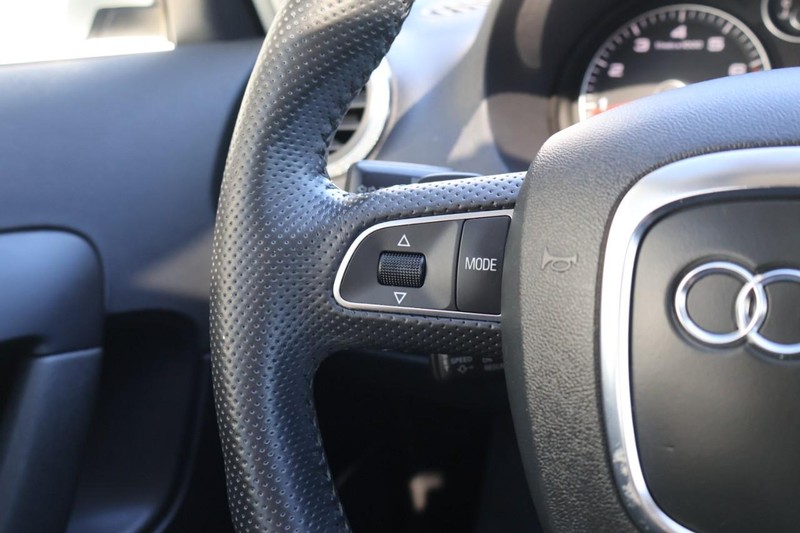 Audi A3 Vehicle Full-screen Gallery Image 27