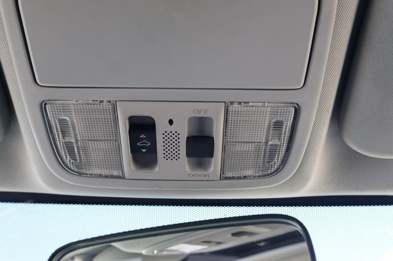 Honda CR-V Vehicle Full-screen Gallery Image 36