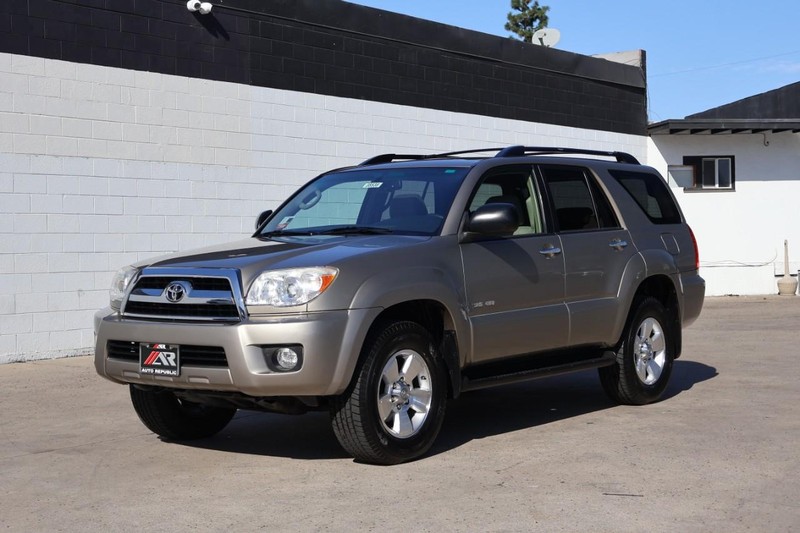 Toyota 4Runner Vehicle Full-screen Gallery Image 11