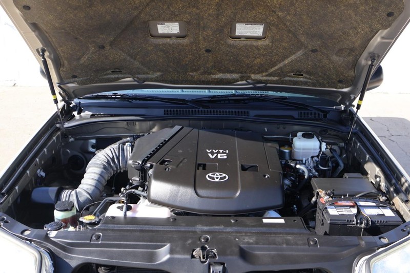 Toyota 4Runner Vehicle Full-screen Gallery Image 12