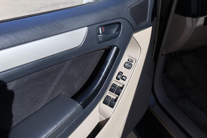 Toyota 4Runner Vehicle Full-screen Gallery Image 15