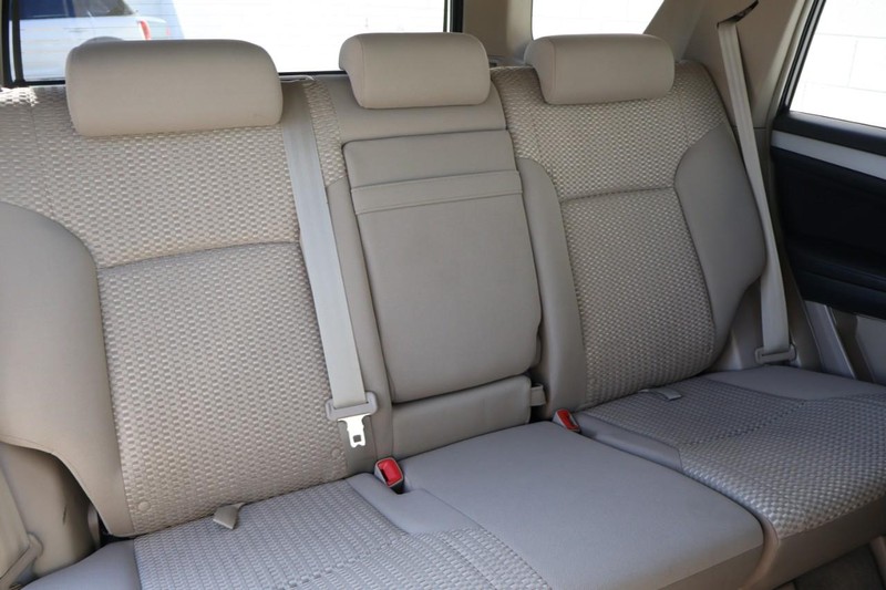 Toyota 4Runner Vehicle Full-screen Gallery Image 22