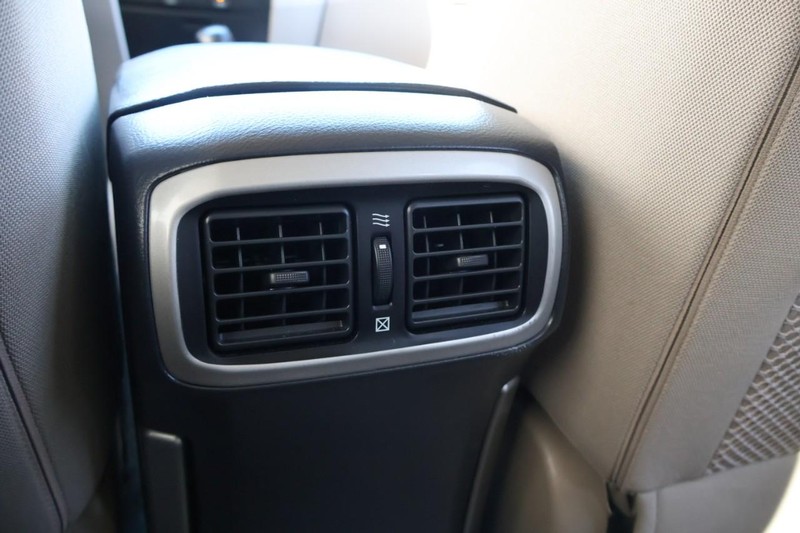 Toyota 4Runner Vehicle Full-screen Gallery Image 23