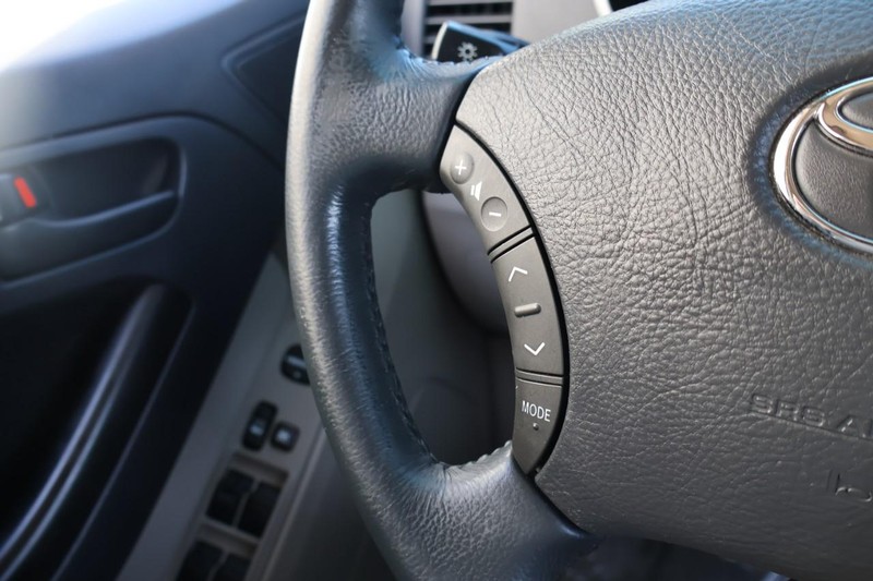 Toyota 4Runner Vehicle Full-screen Gallery Image 27