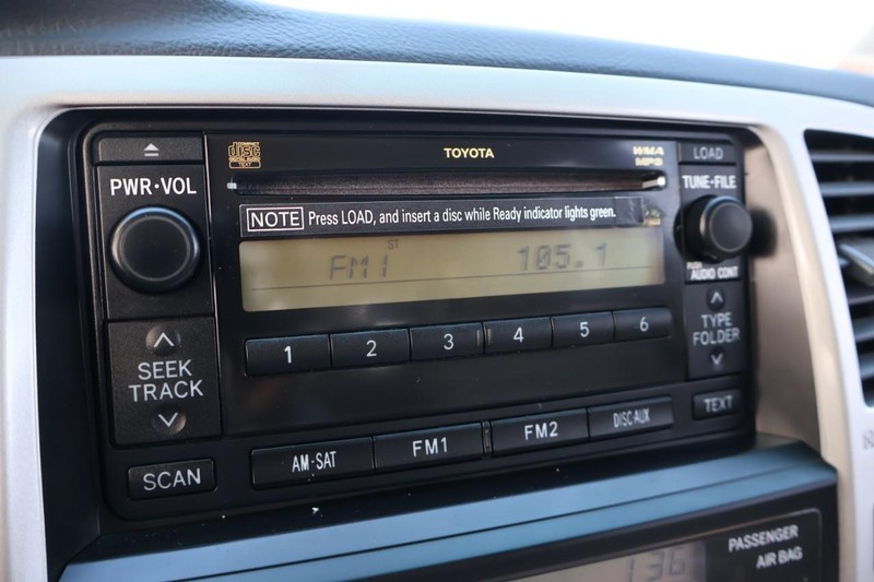 Toyota 4Runner Vehicle Full-screen Gallery Image 30