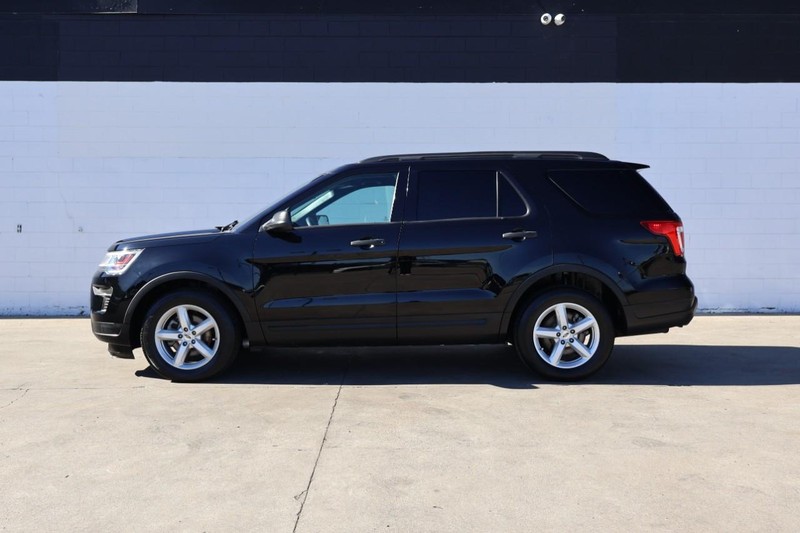 Ford Explorer Vehicle Full-screen Gallery Image 11