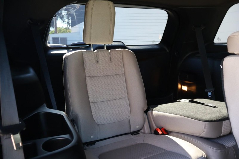 Ford Explorer Vehicle Full-screen Gallery Image 25