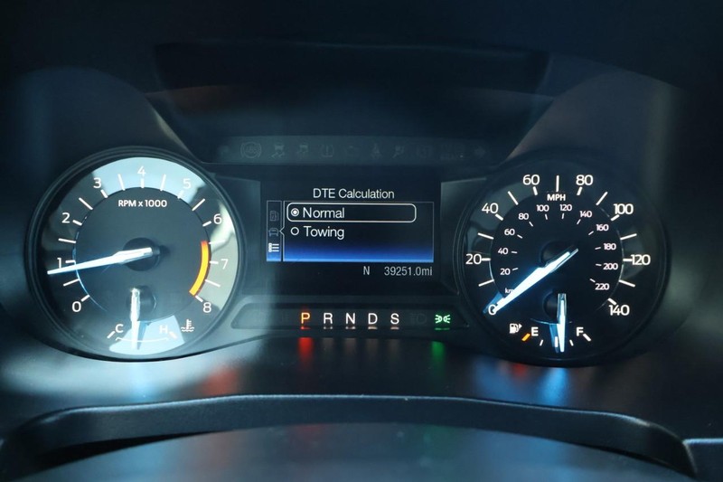 Ford Explorer Vehicle Full-screen Gallery Image 28