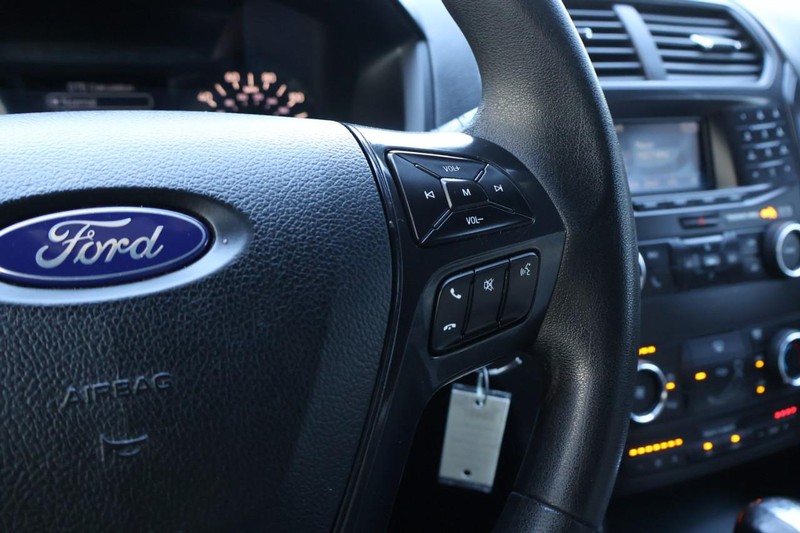 Ford Explorer Vehicle Full-screen Gallery Image 31