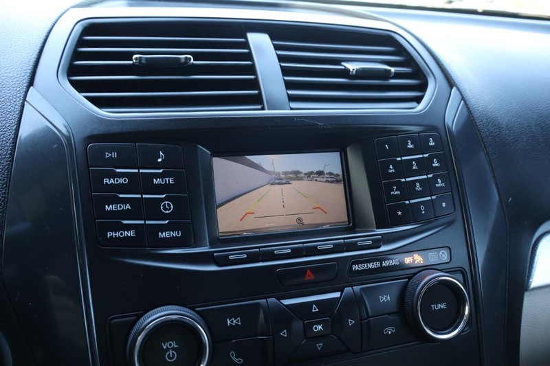 Ford Explorer Vehicle Full-screen Gallery Image 34