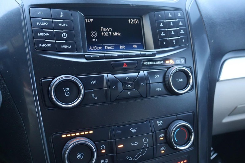 Ford Explorer Vehicle Full-screen Gallery Image 35