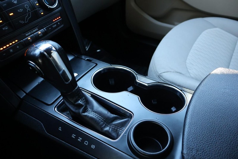 Ford Explorer Vehicle Full-screen Gallery Image 38