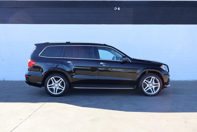 Mercedes-Benz GL-Class Vehicle Full-screen Gallery Image 04