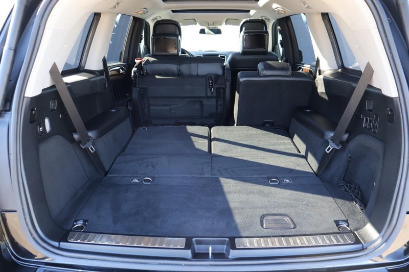 Mercedes-Benz GL-Class Vehicle Full-screen Gallery Image 08