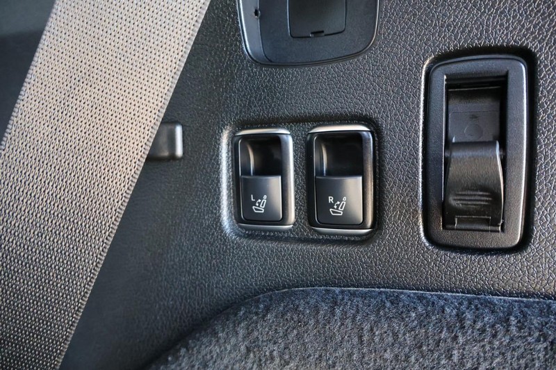 Mercedes-Benz GL-Class Vehicle Full-screen Gallery Image 09