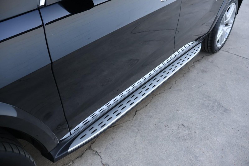 Mercedes-Benz GL-Class Vehicle Full-screen Gallery Image 15