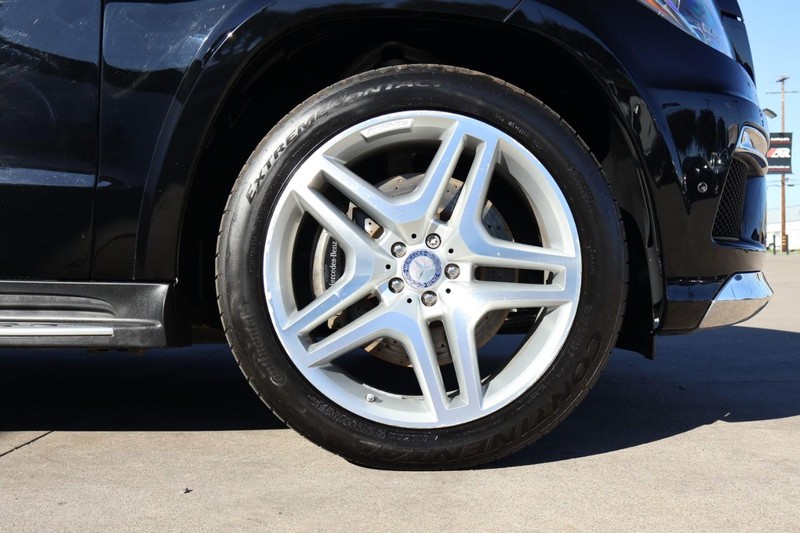 Mercedes-Benz GL-Class Vehicle Full-screen Gallery Image 17