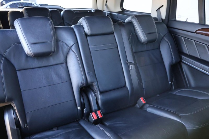 Mercedes-Benz GL-Class Vehicle Full-screen Gallery Image 27