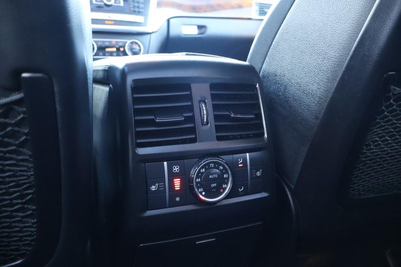 Mercedes-Benz GL-Class Vehicle Full-screen Gallery Image 29