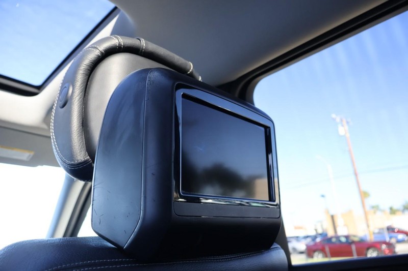 Mercedes-Benz GL-Class Vehicle Full-screen Gallery Image 30