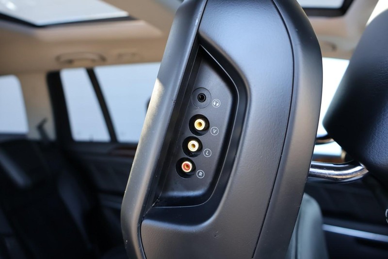 Mercedes-Benz GL-Class Vehicle Full-screen Gallery Image 31