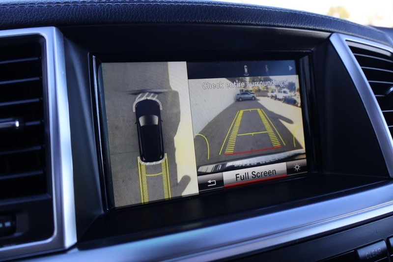 Mercedes-Benz GL-Class Vehicle Full-screen Gallery Image 39