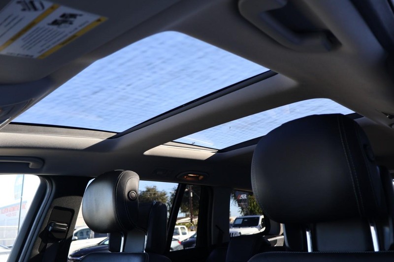 Mercedes-Benz GL-Class Vehicle Full-screen Gallery Image 45