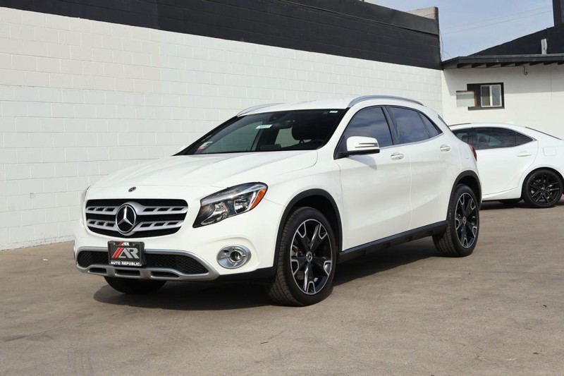 Mercedes-Benz GLA 250 Vehicle Full-screen Gallery Image 12