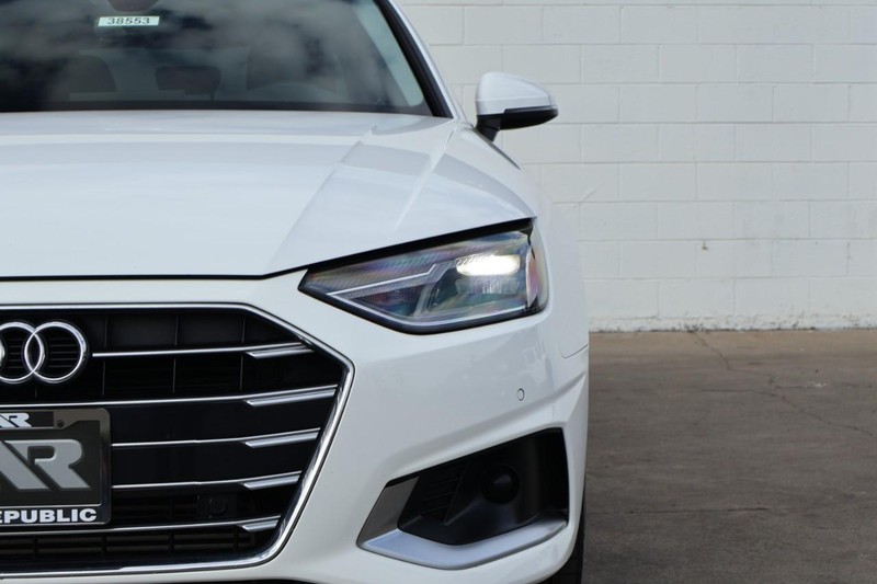 Audi A4 Sedan Vehicle Full-screen Gallery Image 03