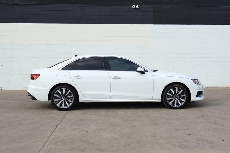 Audi A4 Sedan Vehicle Full-screen Gallery Image 04