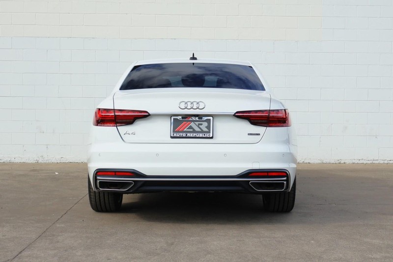 Audi A4 Sedan Vehicle Full-screen Gallery Image 06