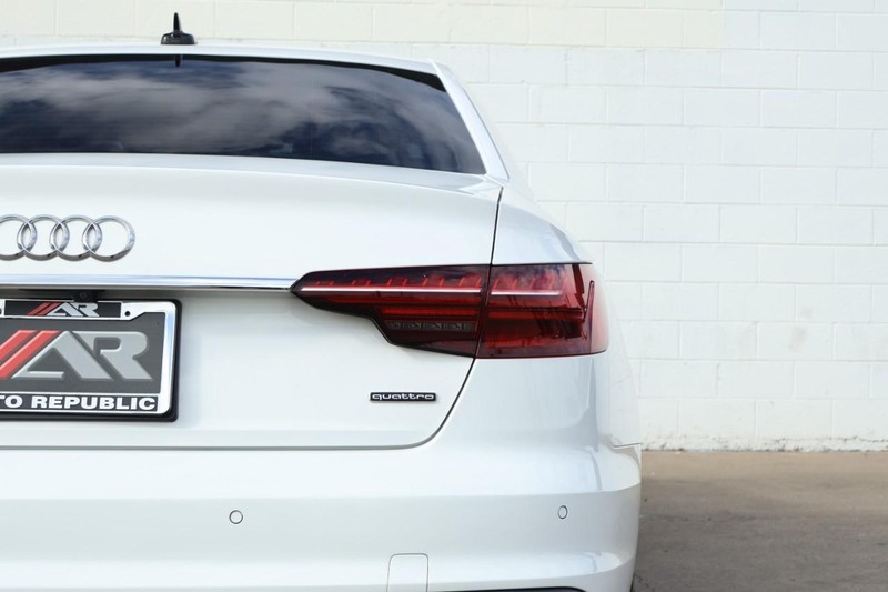 Audi A4 Sedan Vehicle Full-screen Gallery Image 07