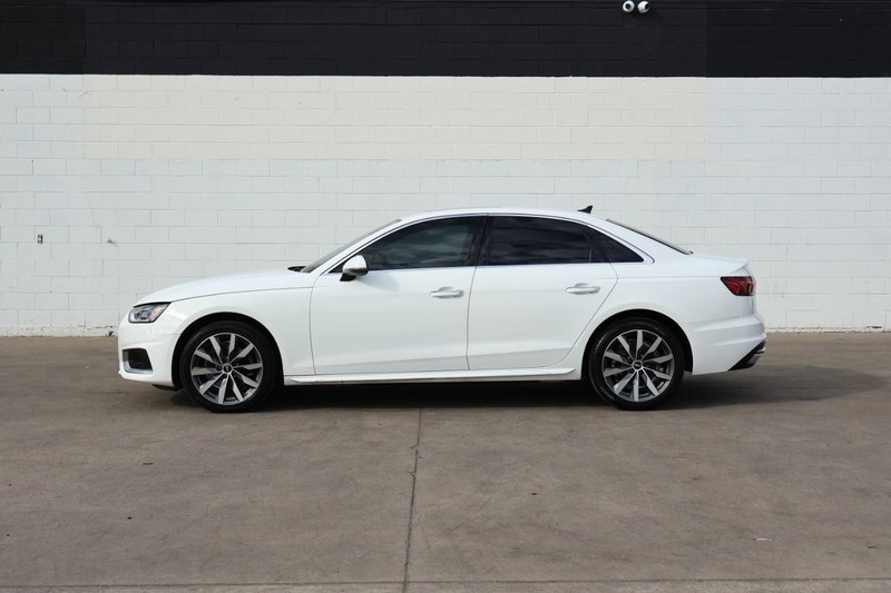 Audi A4 Sedan Vehicle Full-screen Gallery Image 11