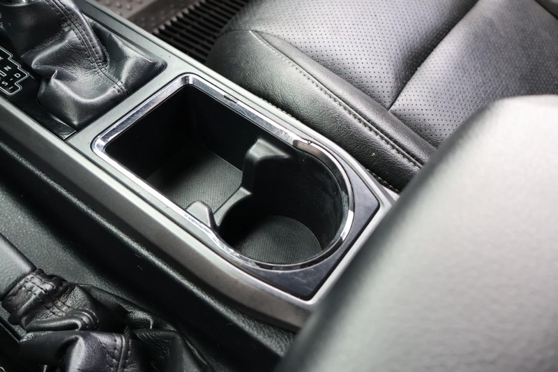 Toyota Tacoma 4WD Vehicle Full-screen Gallery Image 37