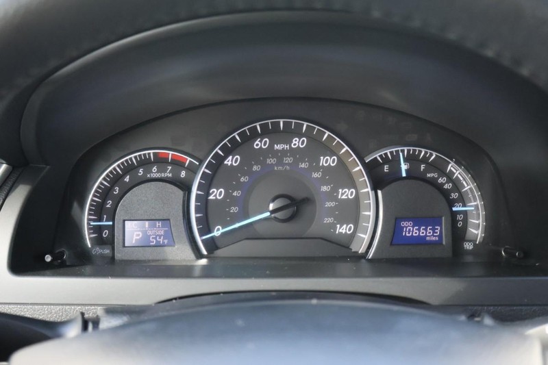 Toyota Camry Vehicle Full-screen Gallery Image 26