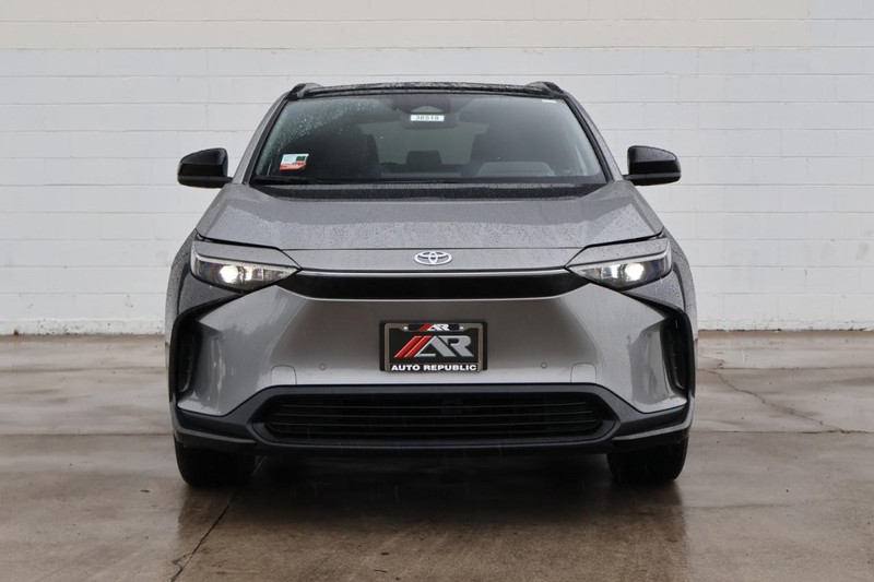 Toyota bZ4X Vehicle Full-screen Gallery Image 02