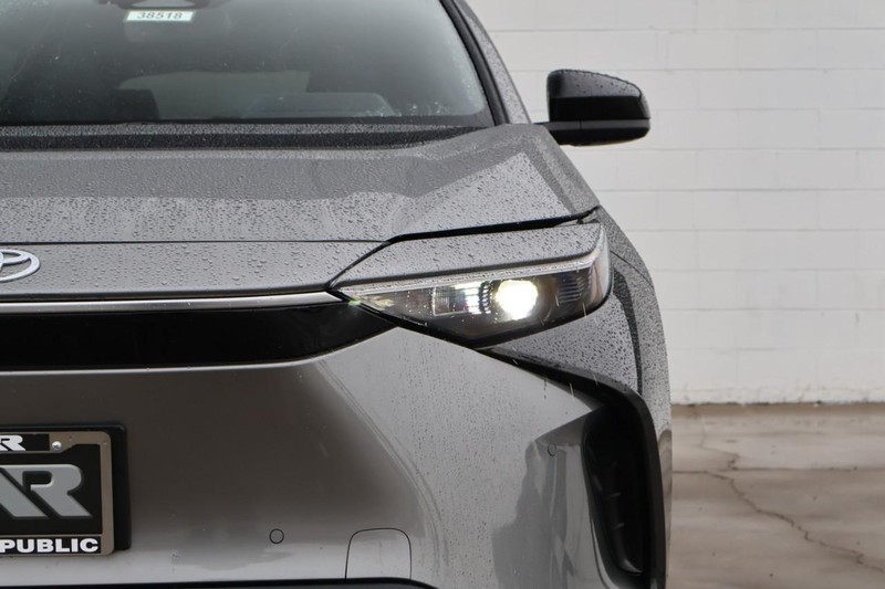 Toyota bZ4X Vehicle Full-screen Gallery Image 03