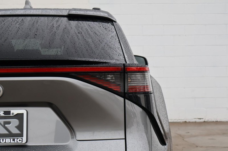 Toyota bZ4X Vehicle Full-screen Gallery Image 07