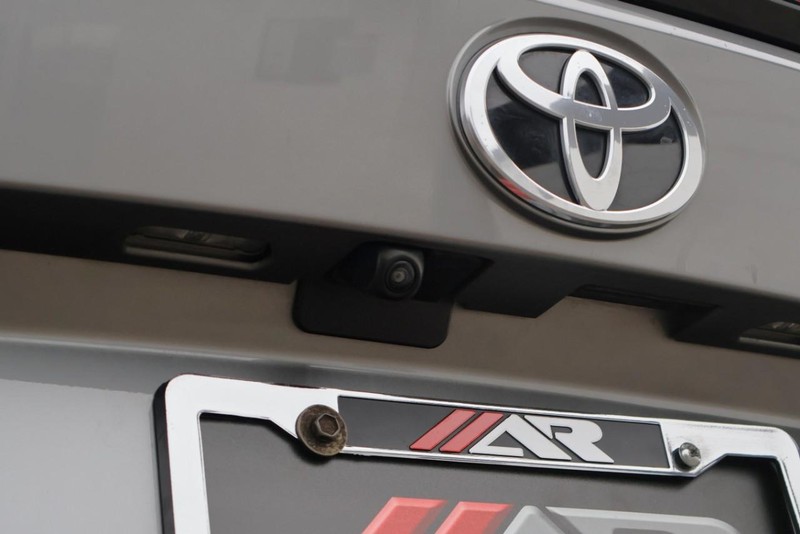 Toyota bZ4X Vehicle Full-screen Gallery Image 08