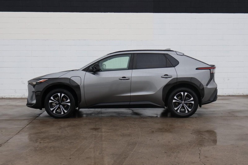 Toyota bZ4X Vehicle Full-screen Gallery Image 11